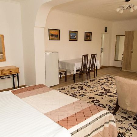 Mirage Hotel Qizilorda Buitenkant foto