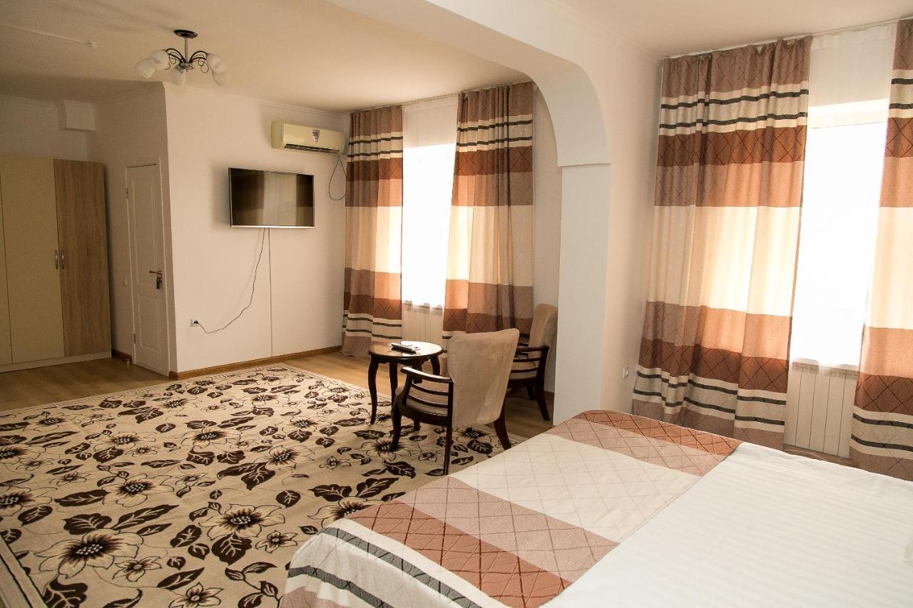 Mirage Hotel Qizilorda Buitenkant foto