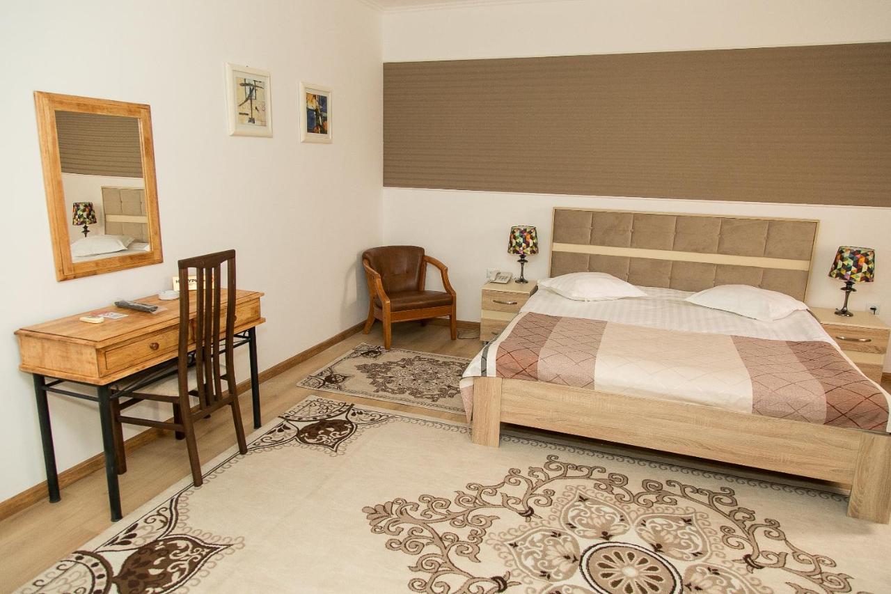 Mirage Hotel Qizilorda Buitenkant foto
