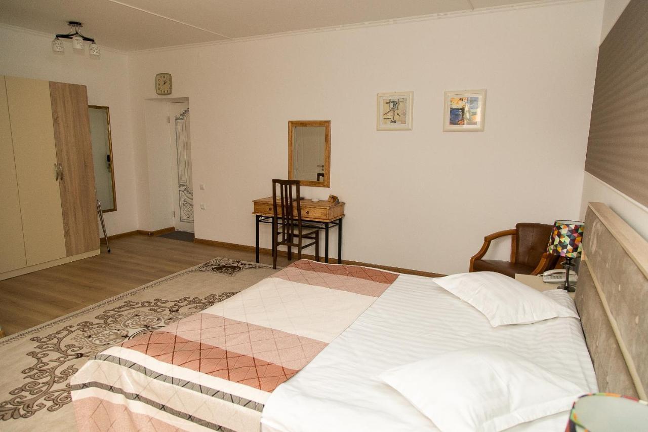 Mirage Hotel Qizilorda Buitenkant foto