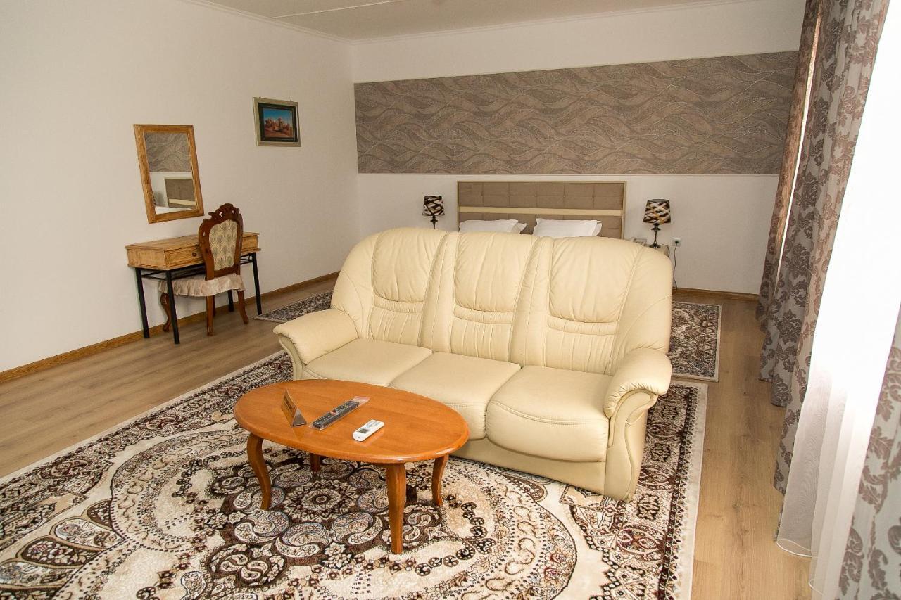 Mirage Hotel Qizilorda Buitenkant foto