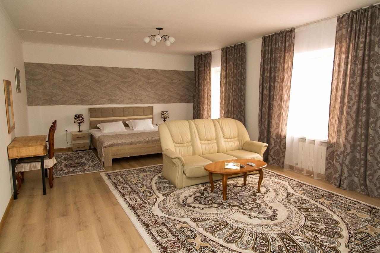 Mirage Hotel Qizilorda Buitenkant foto
