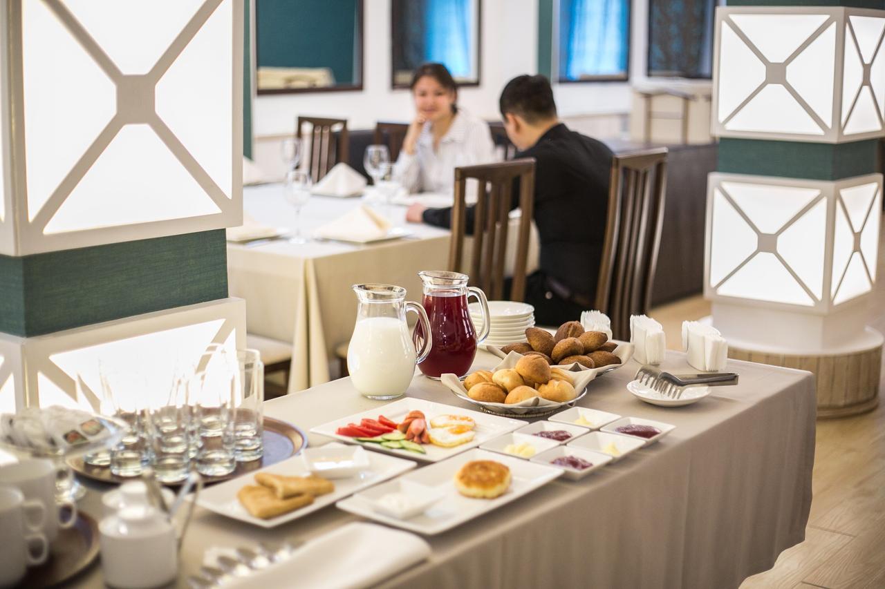 Mirage Hotel Qizilorda Buitenkant foto